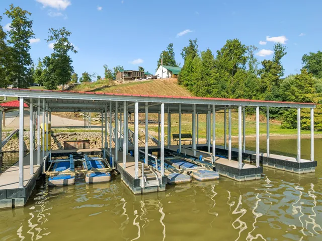 $899,999 | 824 Driftwood Drive, Lobelville, TN 37097