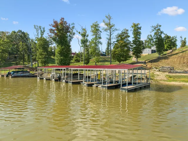 $899,999 | 824 Driftwood Drive, Lobelville, TN 37097