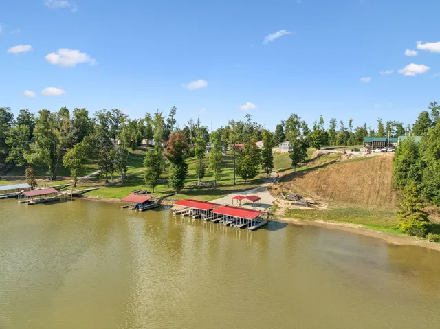 $899,999 | 824 Driftwood Drive, Lobelville, TN 37097