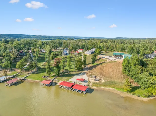 $899,999 | 824 Driftwood Drive, Lobelville, TN 37097