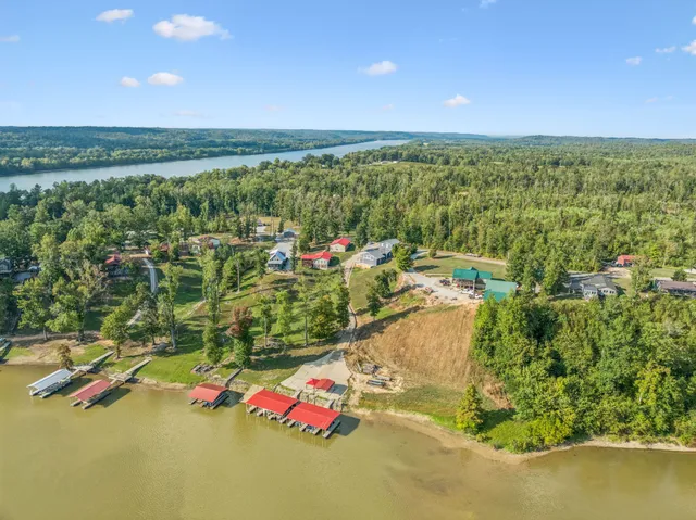 $899,999 | 824 Driftwood Drive, Lobelville, TN 37097