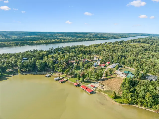 $899,999 | 824 Driftwood Drive, Lobelville, TN 37097