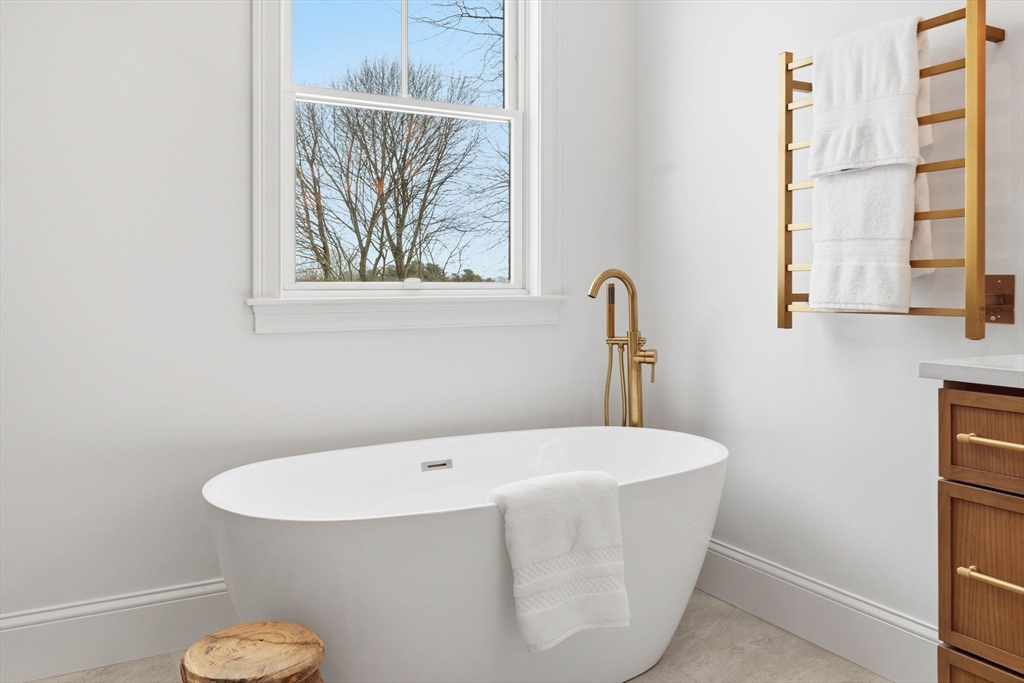 60 R Lynnbrook Road Lynnfield, MA 01940 - Photo 17 of 38