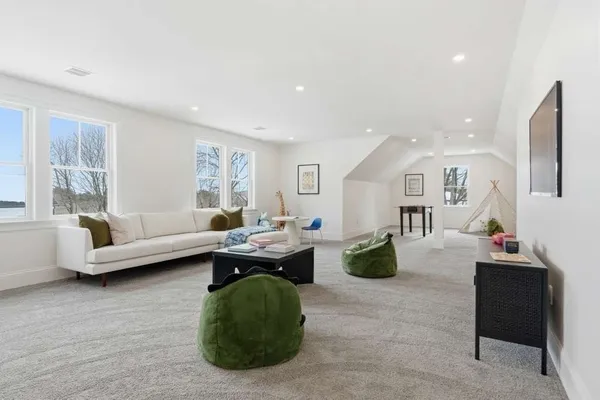 $2,600,000 | 60 R Lynnbrook Road, Lynnfield, MA 01940