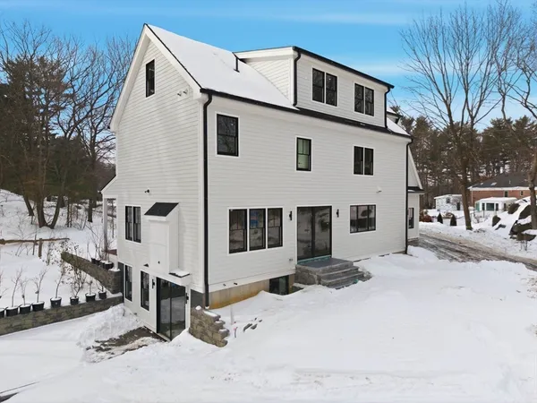 $2,600,000 | 60 R Lynnbrook Road, Lynnfield, MA 01940