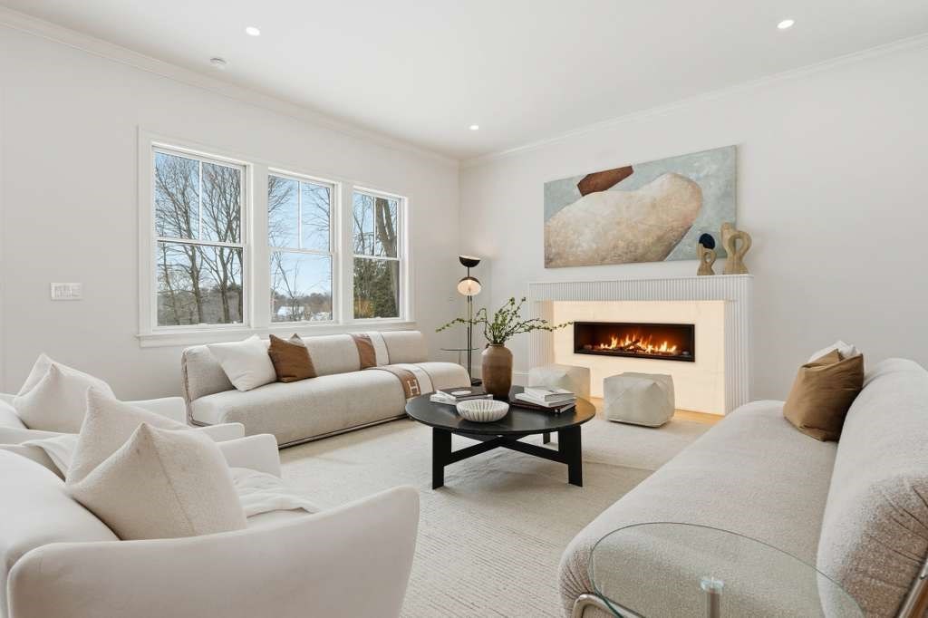 60 R Lynnbrook Road Lynnfield, MA 01940 - Photo 4 of 8