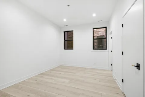 $3,800 | 1331 West Taylor Street, Unit 2W, Chicago, IL 60607
