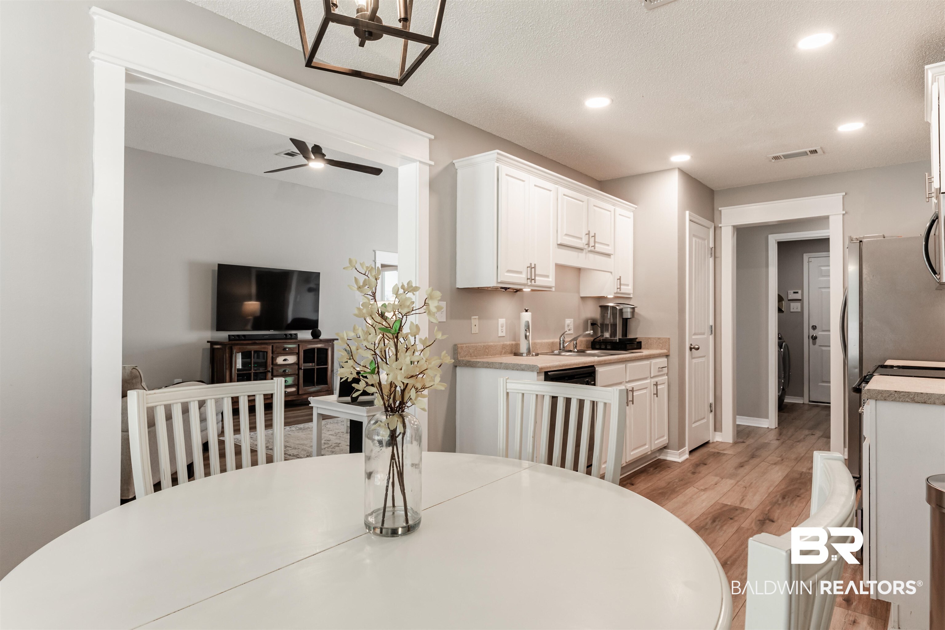8924 Spring Grove North Mobile, AL 36695 - Photo 14 of 38 Breakfast