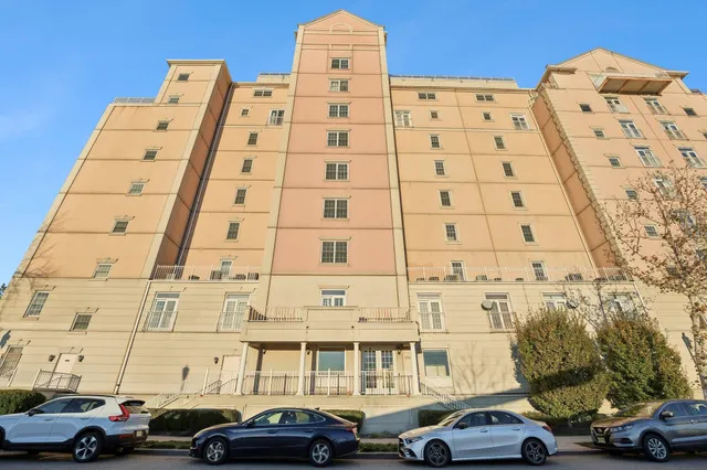 $499,000 | 206 Shearwater Court West, Unit 74, Jersey City, NJ 07305