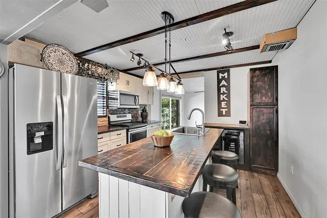 $635,000 | 6881 Southwest 2nd Street, Pembroke Pines, FL 33023