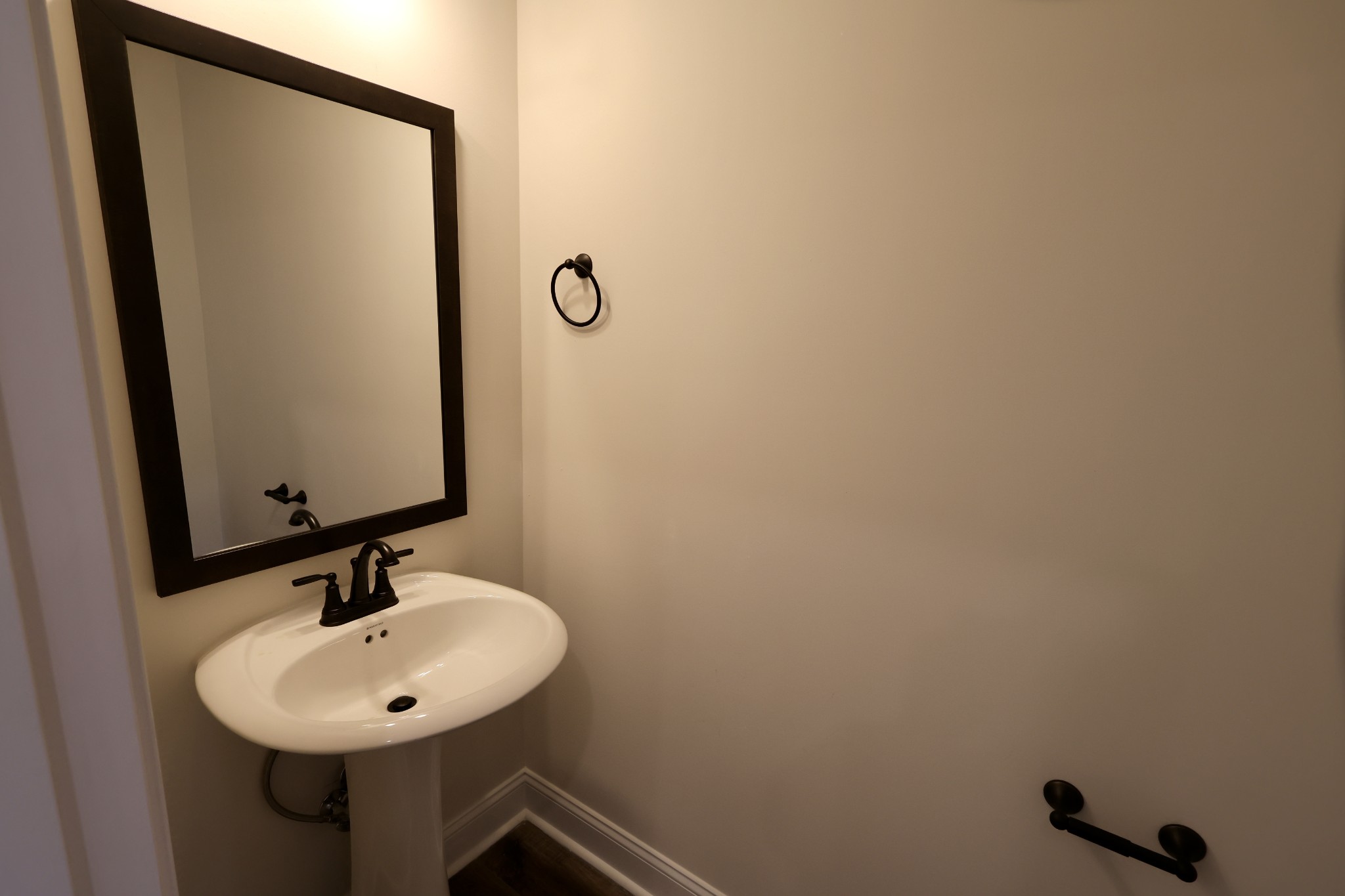 500 Peachers Mill Road, Unit B2 Clarksville, TN 37042 - Photo 15 of 33 a bathroom with a sink and mirror