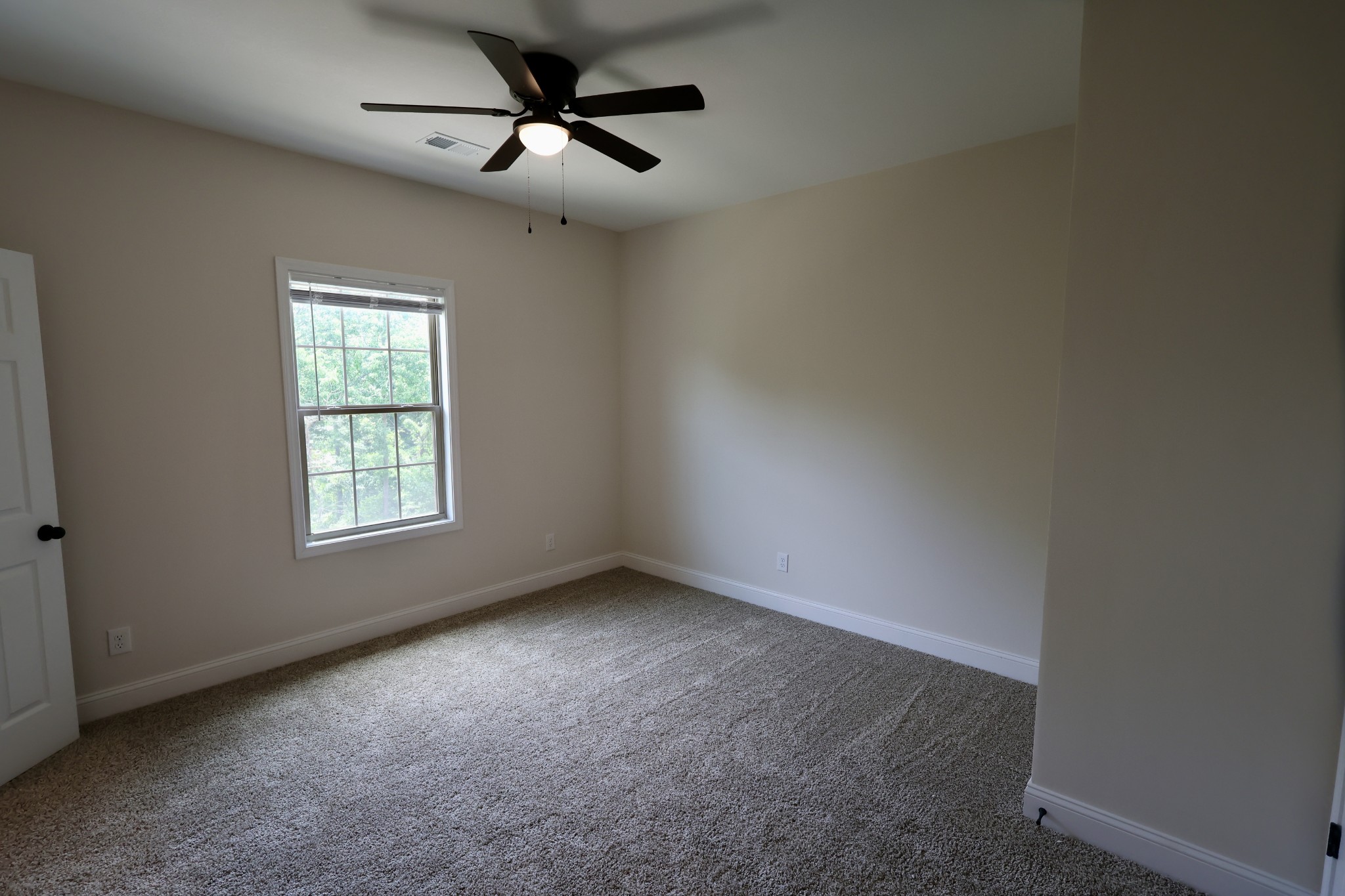500 Peachers Mill Road, Unit B2 Clarksville, TN 37042 - Photo 18 of 33 a view of an empty room with a window