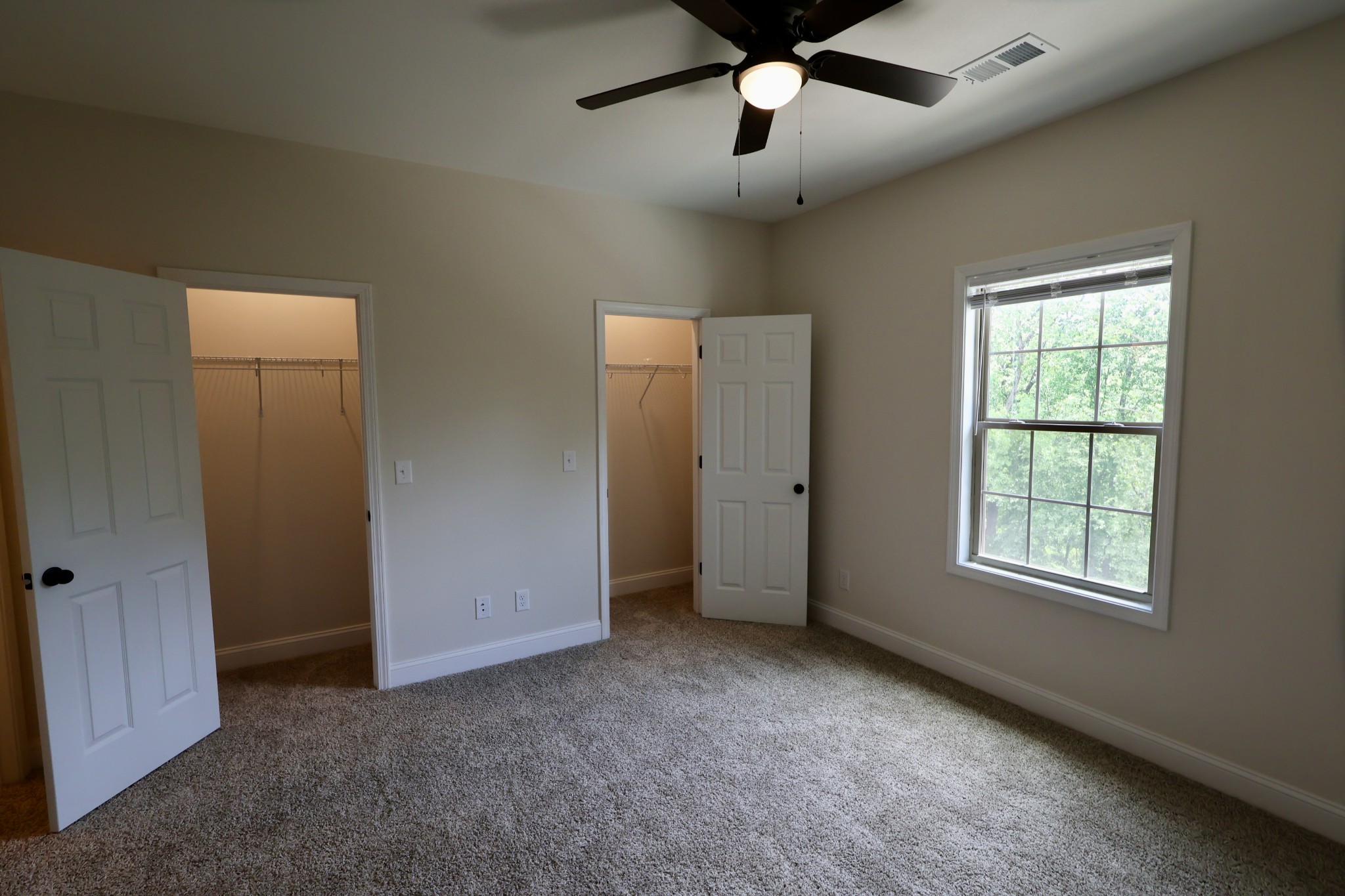 500 Peachers Mill Road, Unit B2 Clarksville, TN 37042 - Photo 20 of 33 a view of an empty room with a window