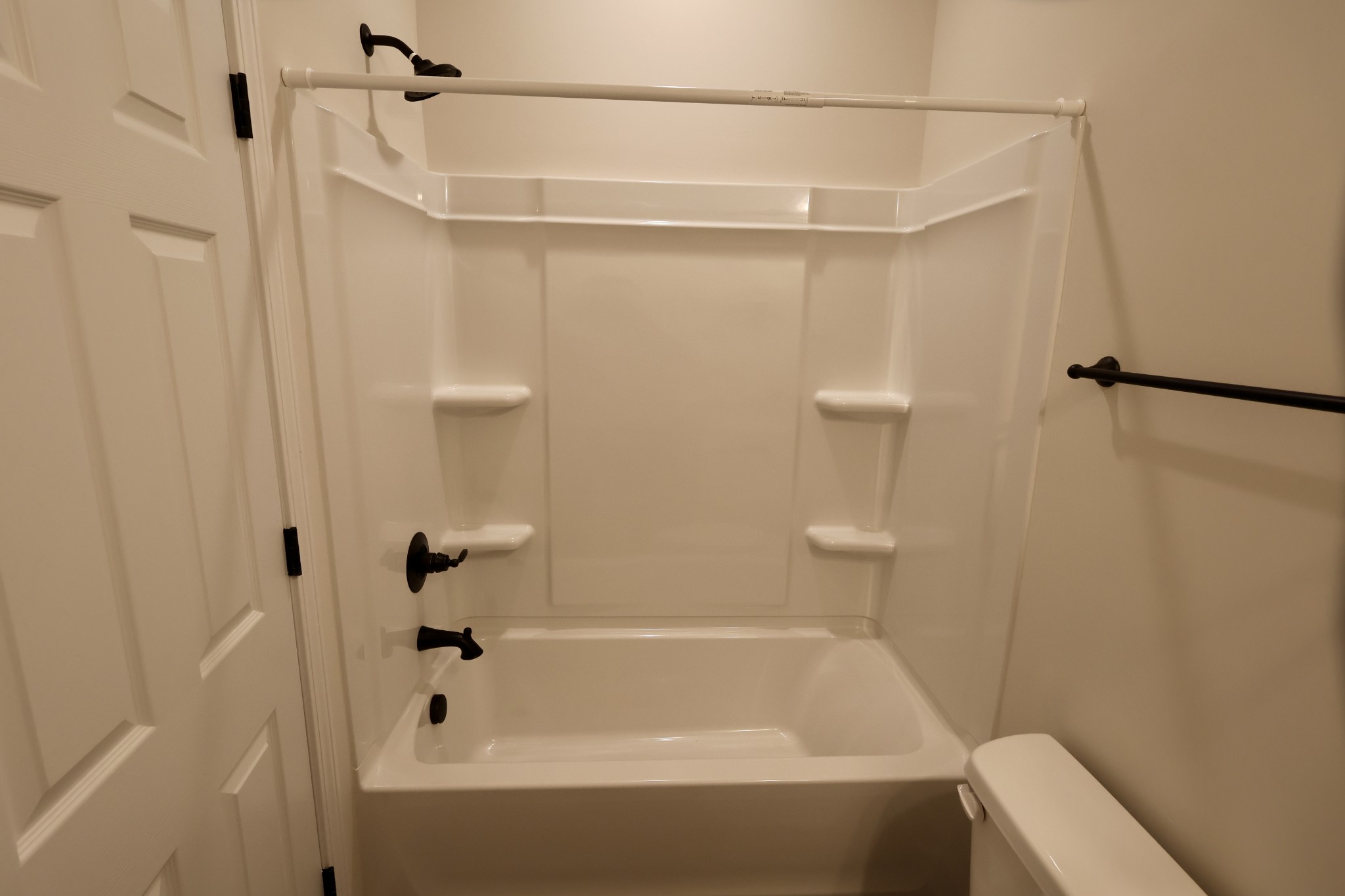 500 Peachers Mill Road, Unit B2 Clarksville, TN 37042 - Photo 22 of 33 a bathroom with a bathtub and a shower