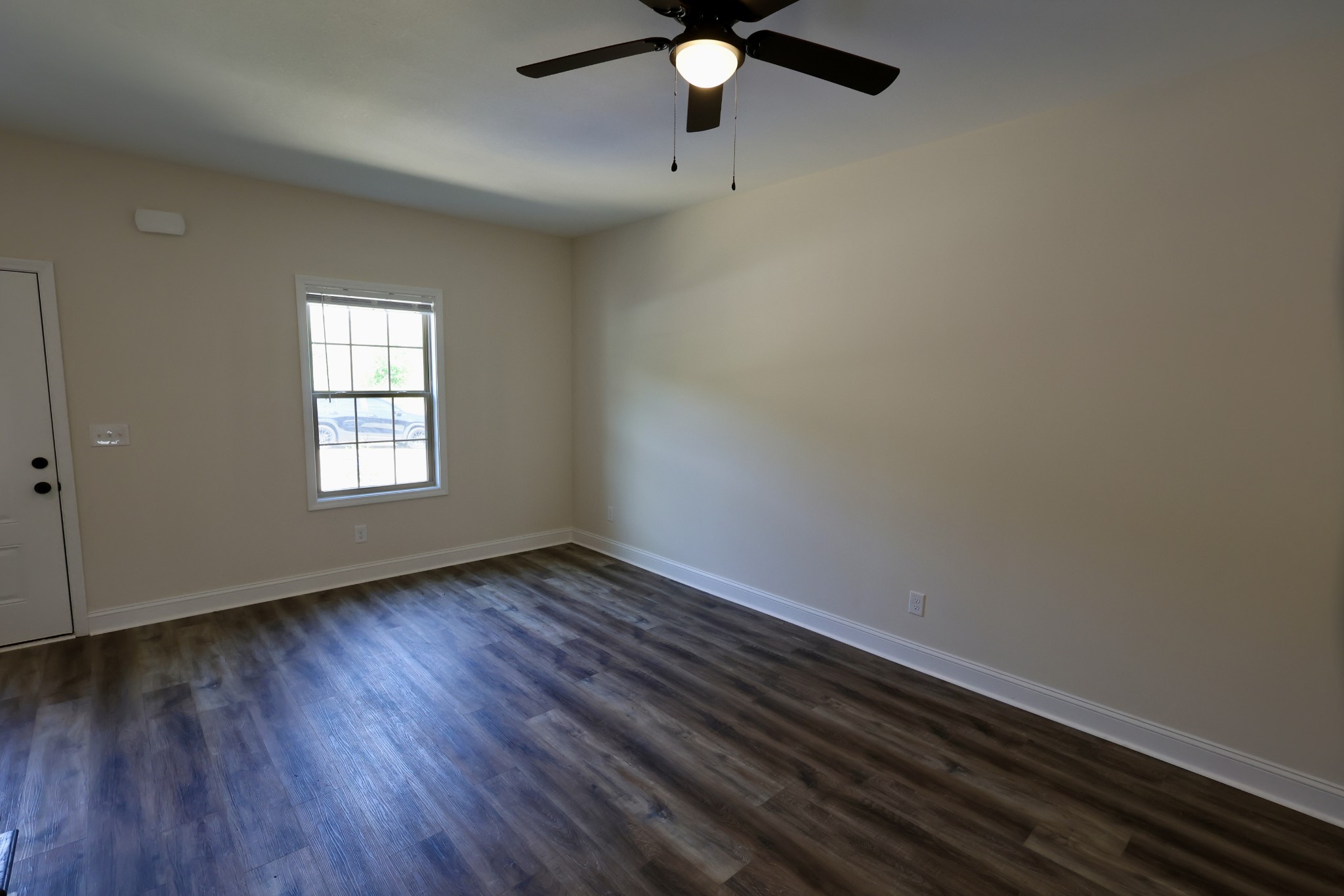 500 Peachers Mill Road, Unit B2 Clarksville, TN 37042 - Photo 4 of 33 wooden floor in an empty room with a window
