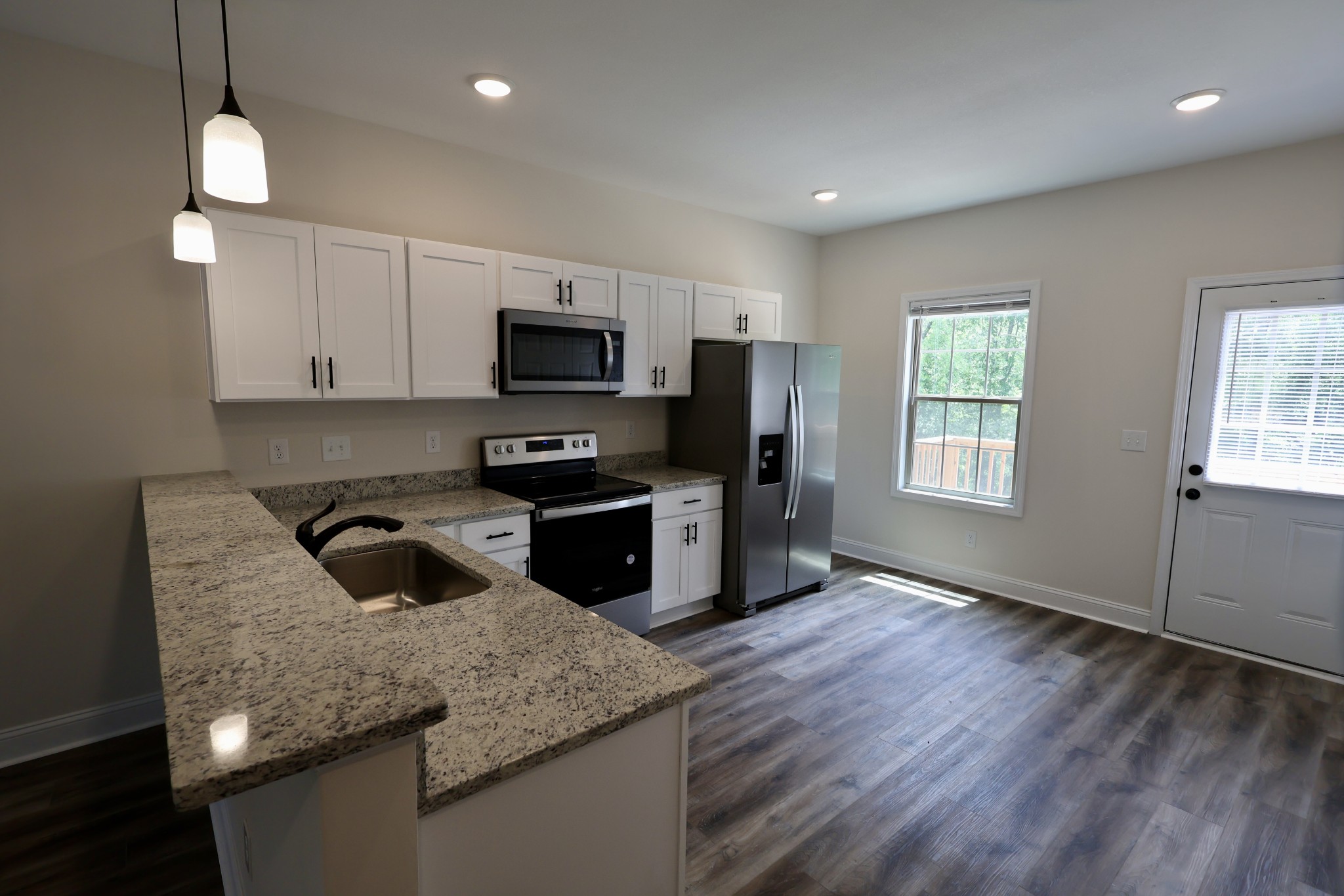 500 Peachers Mill Road, Unit B2 Clarksville, TN 37042 - Photo 7 of 33 a kitchen with microwave a stove and a sink