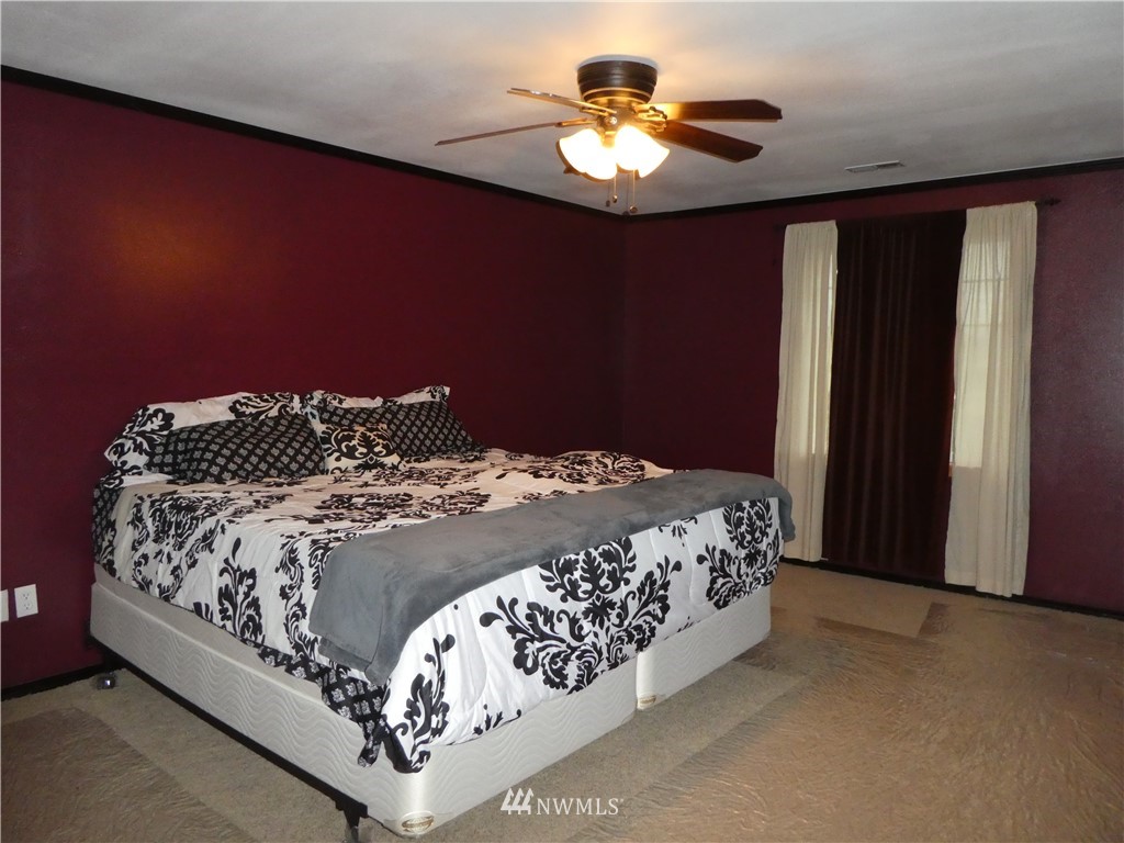 9233 Applegate Loop Southwest Rochester, WA 98579 - Photo 14 of 24