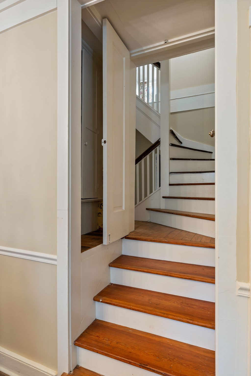 415 West 9th Street Columbia, TN 38401 - Photo 24 of 70 a view of entryway with a front door