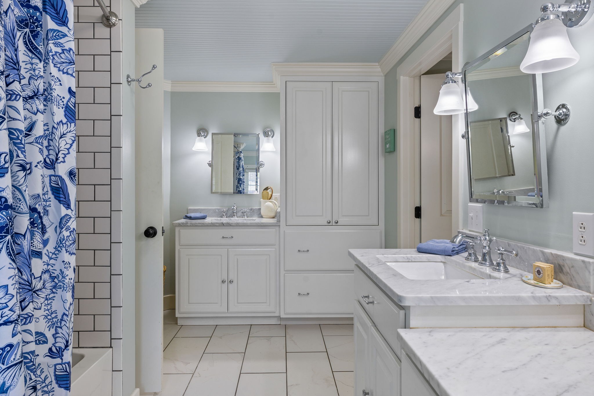 415 West 9th Street Columbia, TN 38401 - Photo 37 of 70 a bathroom with a granite countertop sink and a mirror