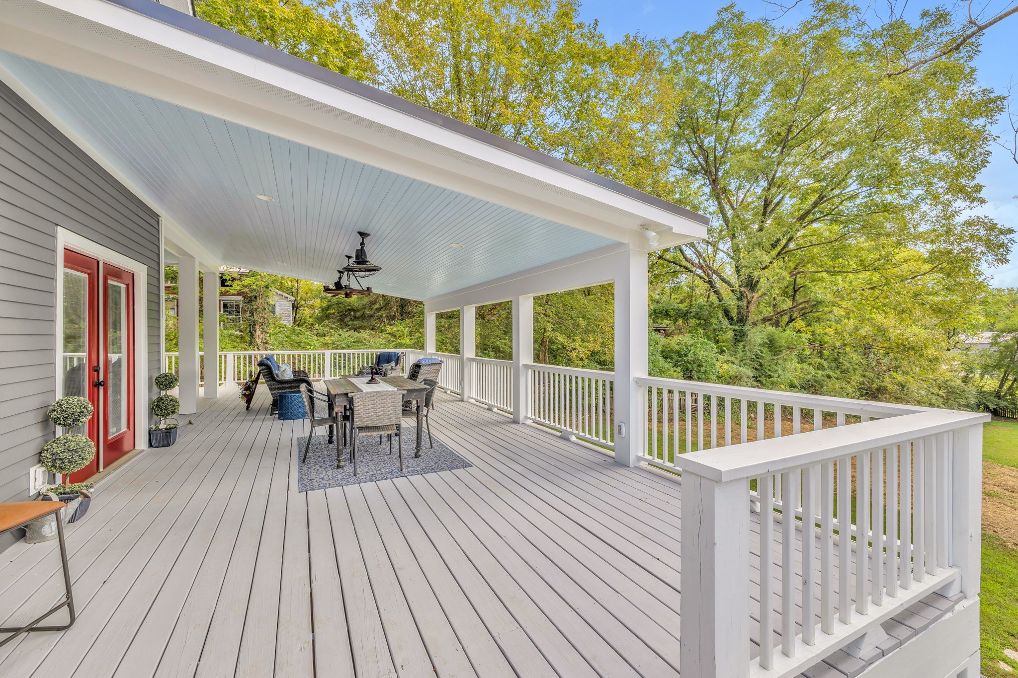 415 West 9th Street Columbia, TN 38401 - Photo 56 of 70 a view of a patio with a table chairs and a patio