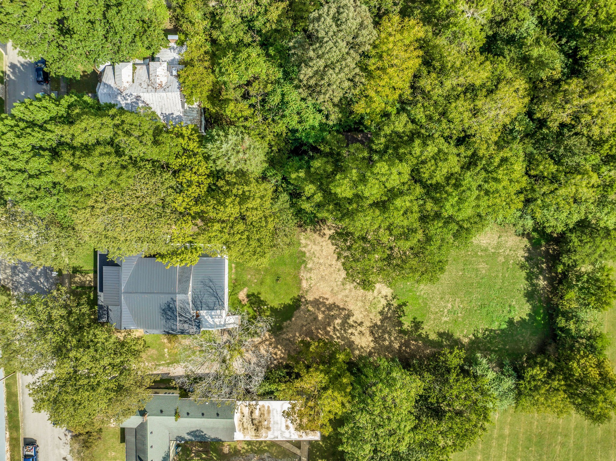415 West 9th Street Columbia, TN 38401 - Photo 58 of 70 a backyard of a house with lots of green space