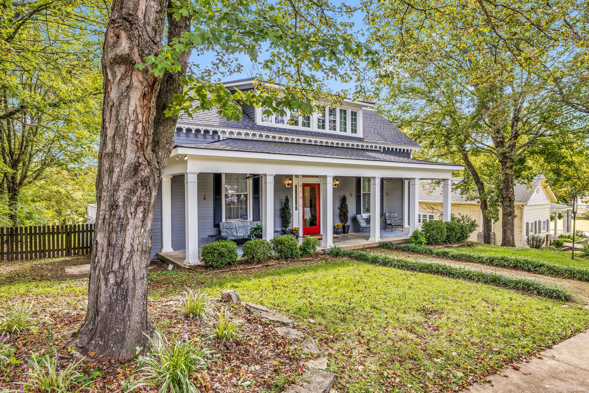 415 West 9th Street Columbia, TN 38401 - Photo 6 of 70 front view of a house with a yard
