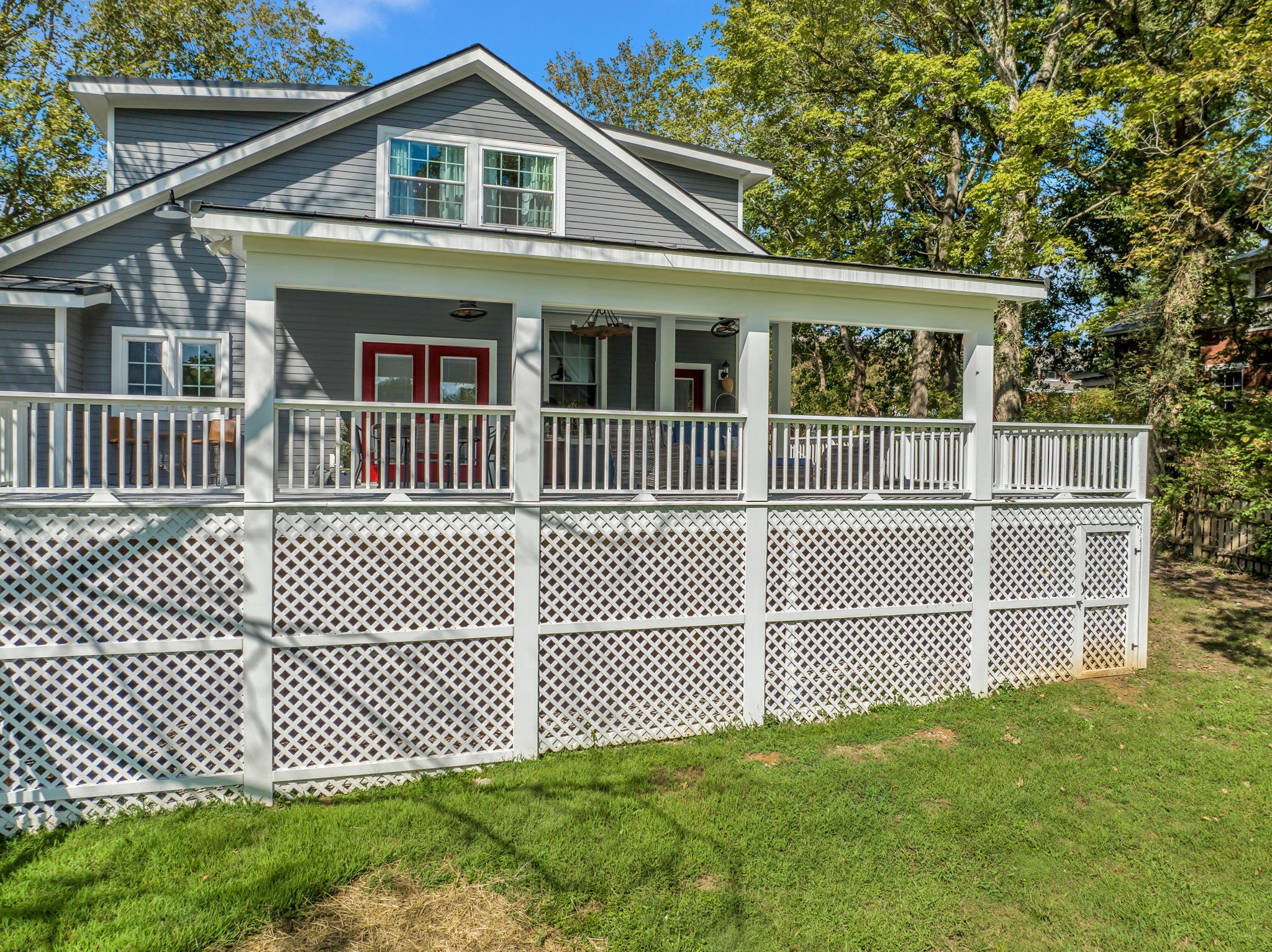 415 West 9th Street Columbia, TN 38401 - Photo 65 of 70 a front view of a house with a garden