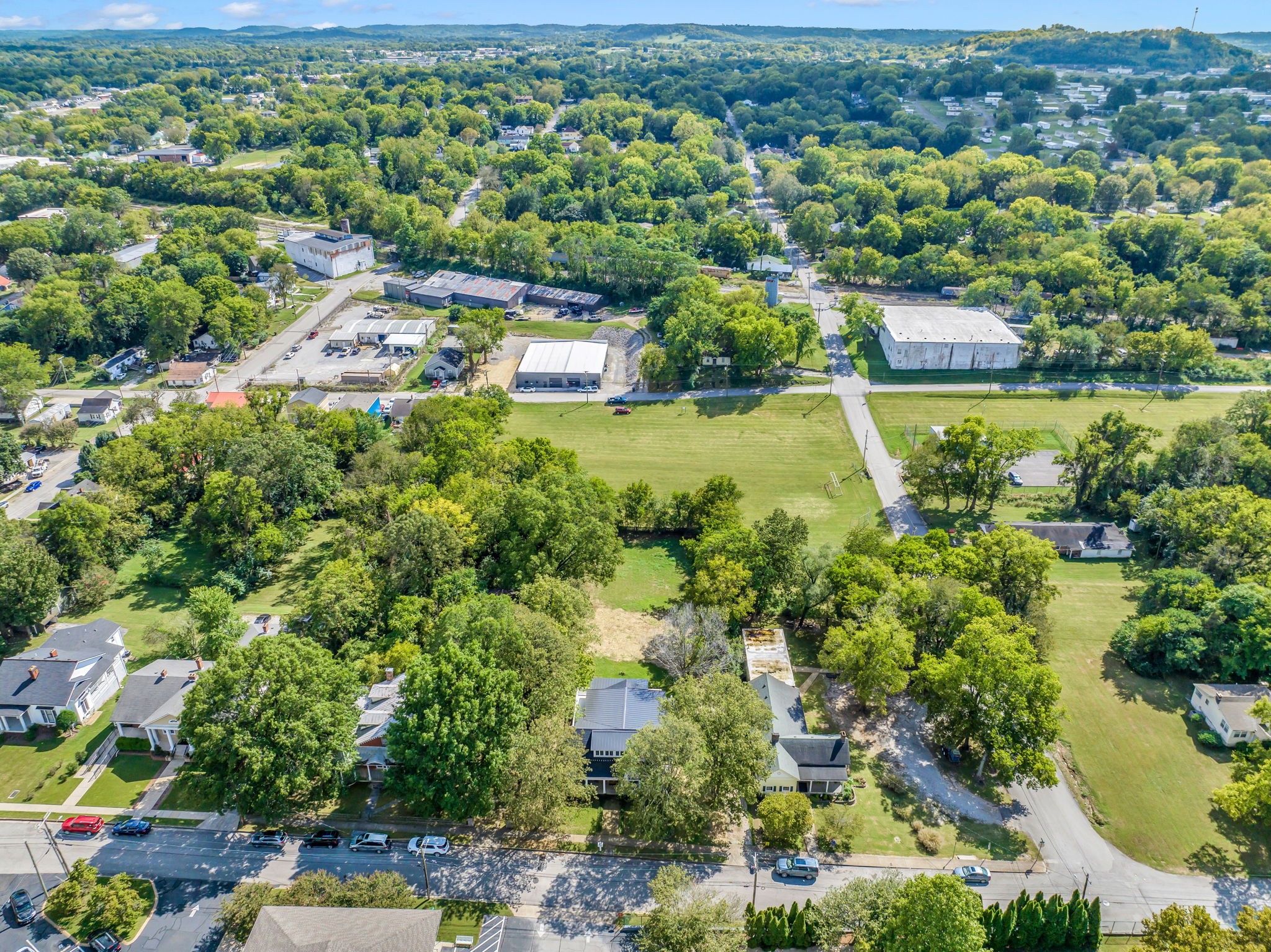 415 West 9th Street Columbia, TN 38401 - Photo 67 of 70 an aerial view of residential houses with outdoor space and trees