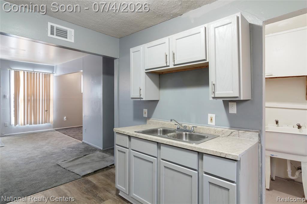 13525 Evergreen Road Detroit, MI 48223 - Photo 8 of 25
