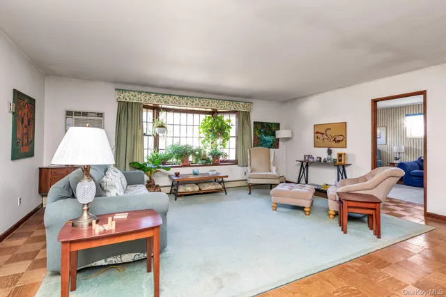 $749,000 | 25 March Lane, Westbury, NY 11590