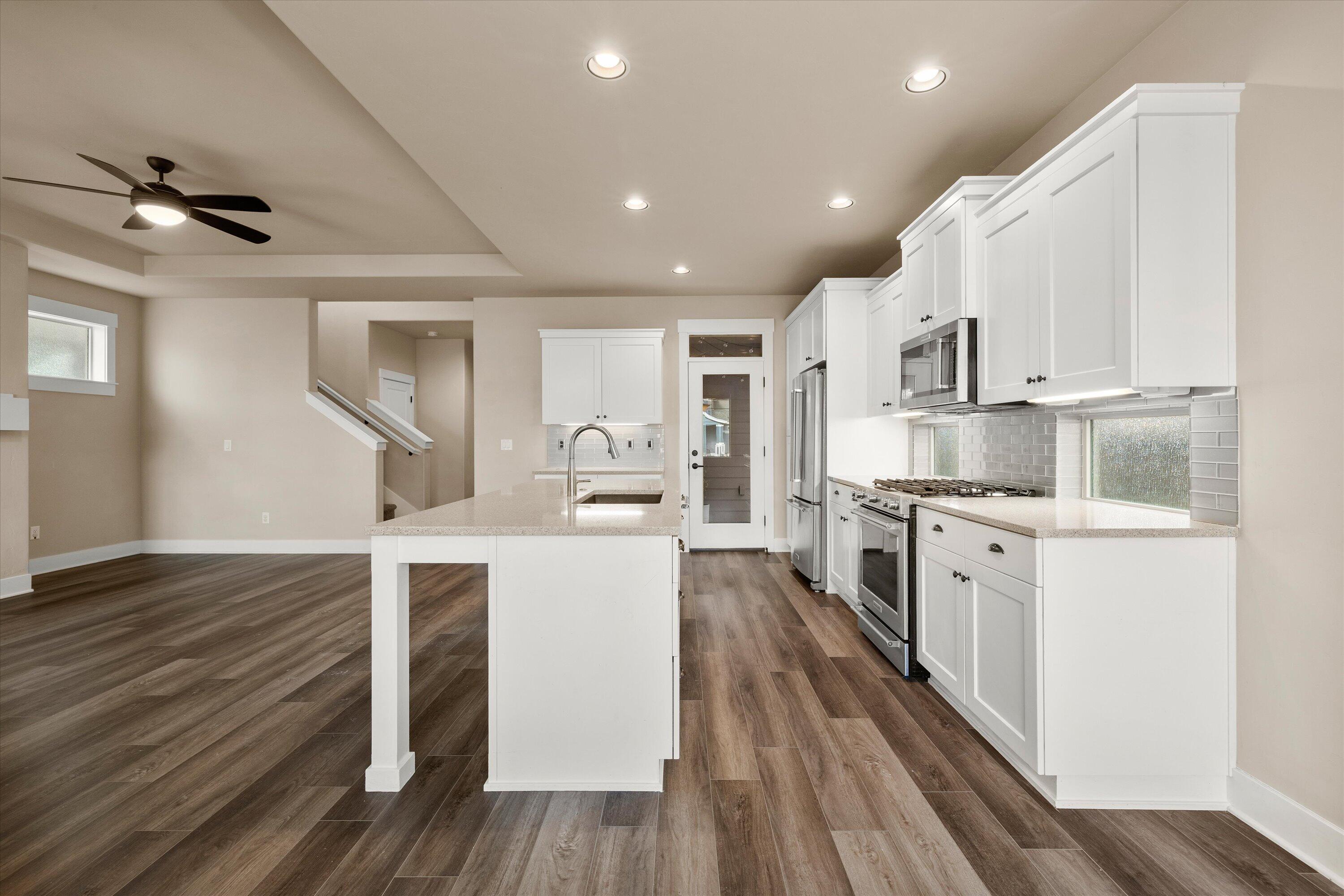 20909 Sotra Loop Bend, OR 97702 - Photo 5 of 38 Kitchen 3