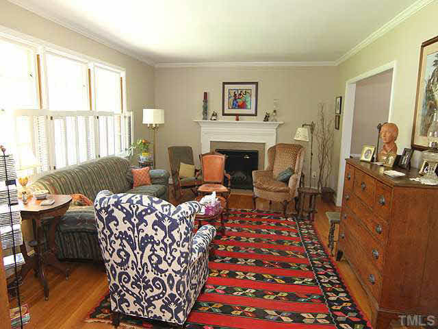 1724 Nottingham Road Raleigh, NC 27607 - Photo 4 of 25 Living Room