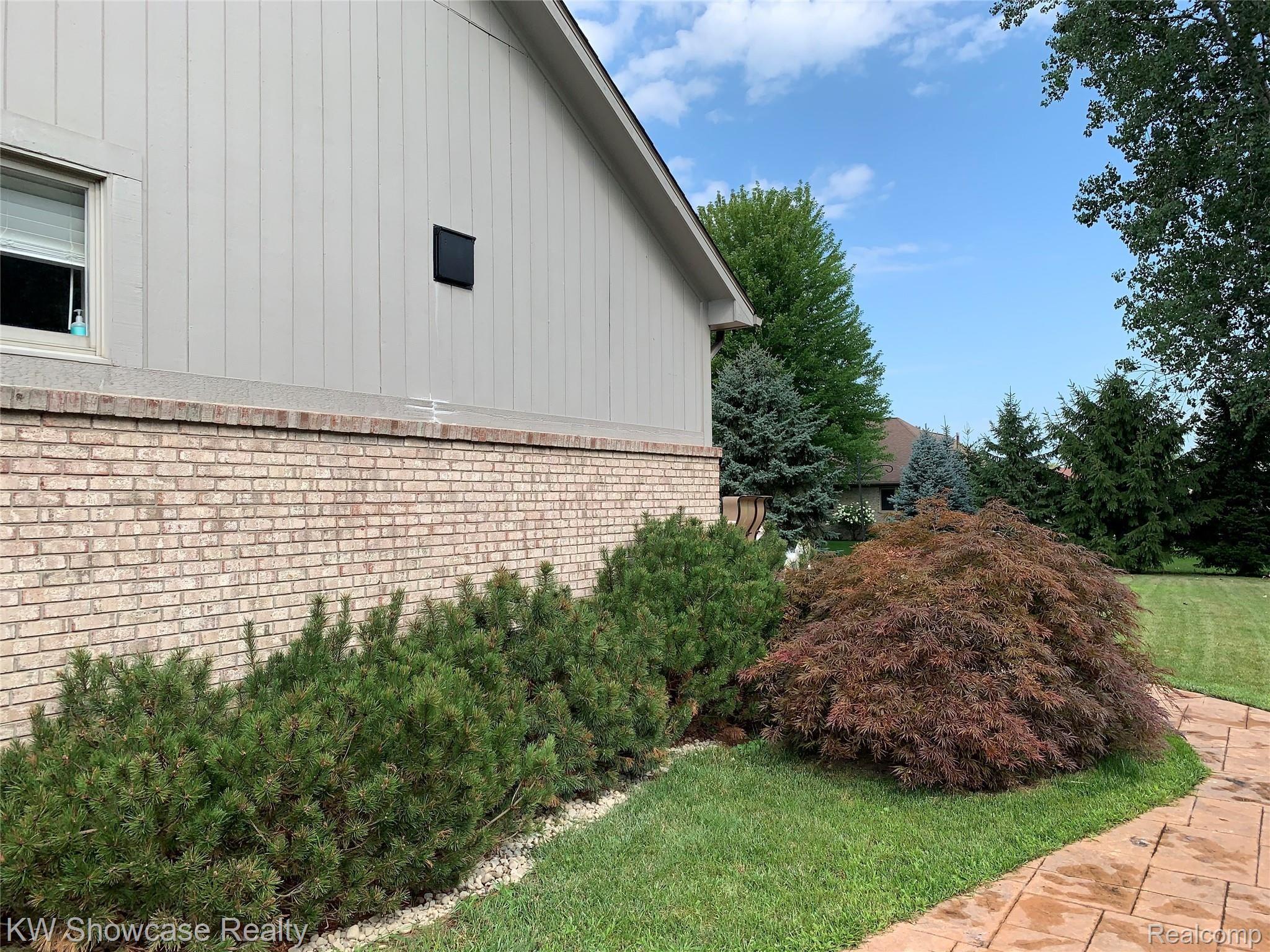13115 22 Mile Road Utica, MI 48315 - Photo 3 of 34 Side yard.jpg