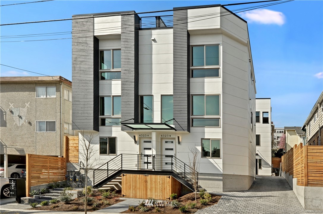 4323 Whitman Avenue North, Unit B Seattle, WA 98103 - Photo 1 of 18