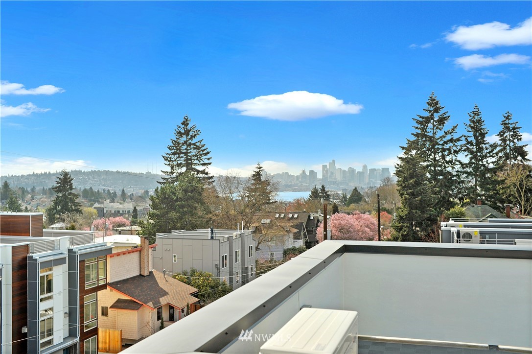 4323 Whitman Avenue North, Unit B Seattle, WA 98103 - Photo 2 of 18