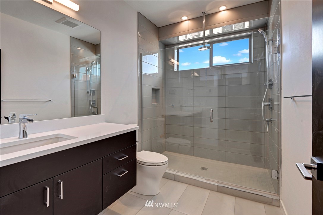 4323 Whitman Avenue North, Unit B Seattle, WA 98103 - Photo 11 of 18