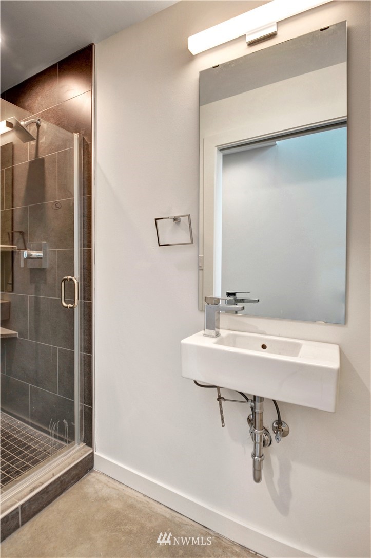 4323 Whitman Avenue North, Unit B Seattle, WA 98103 - Photo 14 of 18