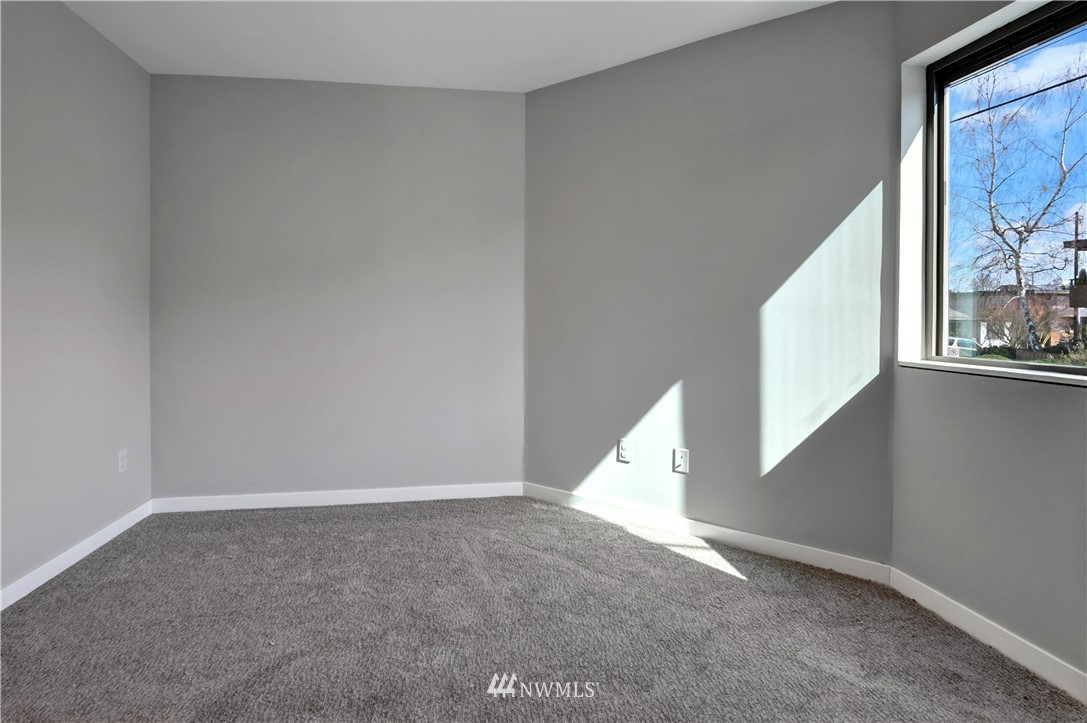 4323 Whitman Avenue North, Unit B Seattle, WA 98103 - Photo 15 of 18