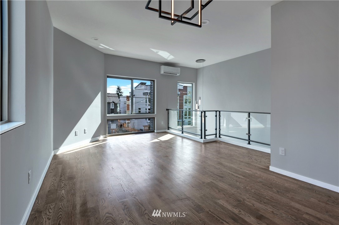 4323 Whitman Avenue North, Unit B Seattle, WA 98103 - Photo 3 of 18