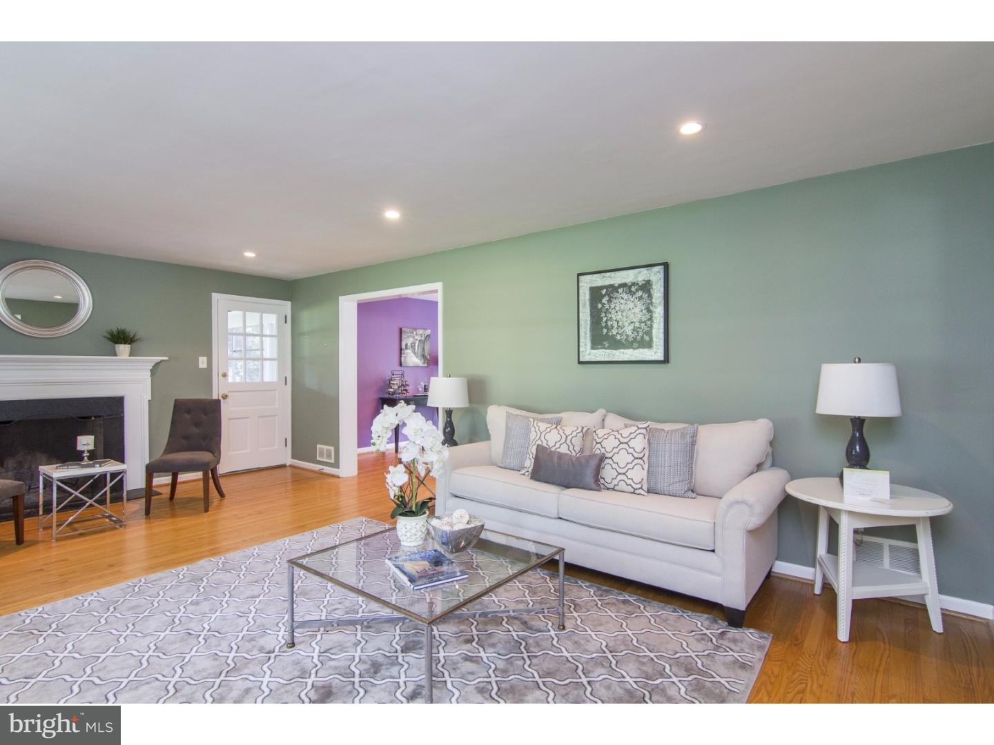 922 Pinecroft Road Berwyn, PA 19312 - Photo 7 of 25 Living Room