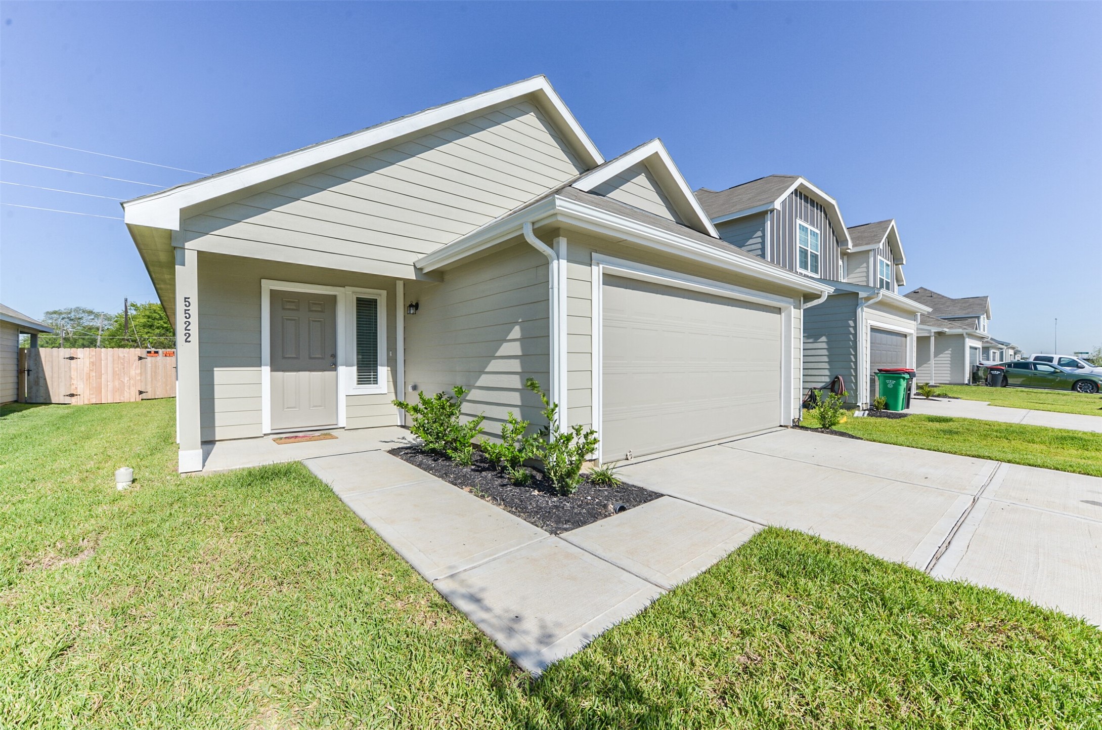 5522 Briana Dee Drive Rosharon, TX 77583 - Photo 1 of 37 a front view of a house with garden