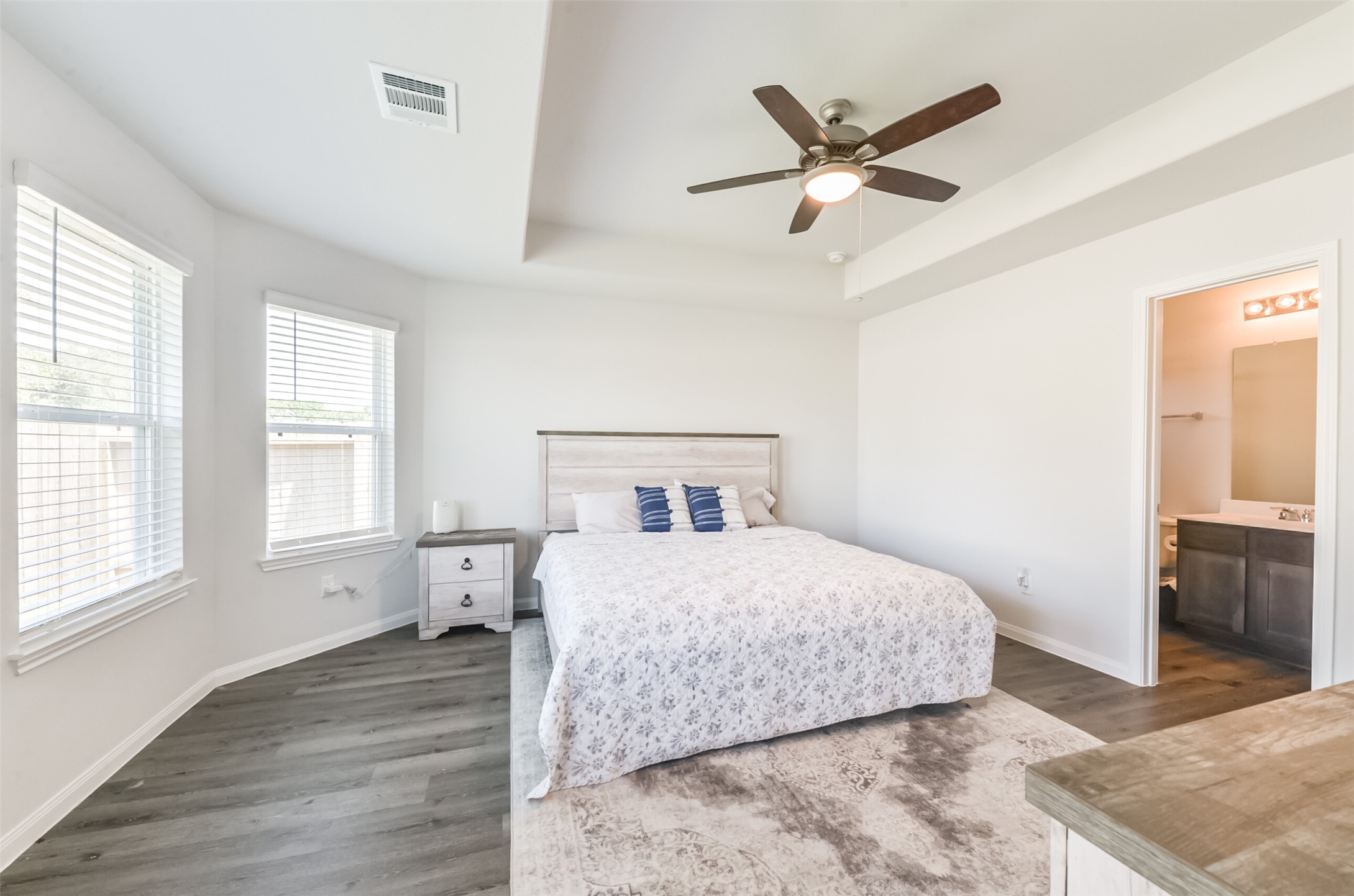 5522 Briana Dee Drive Rosharon, TX 77583 - Photo 24 of 37 a bedroom with a large bed window and a ceiling fan