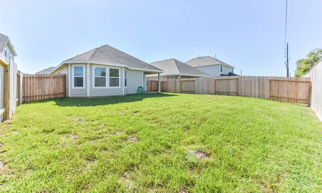 $2,150 | 5522 Briana Dee Drive, Rosharon, TX 77583
