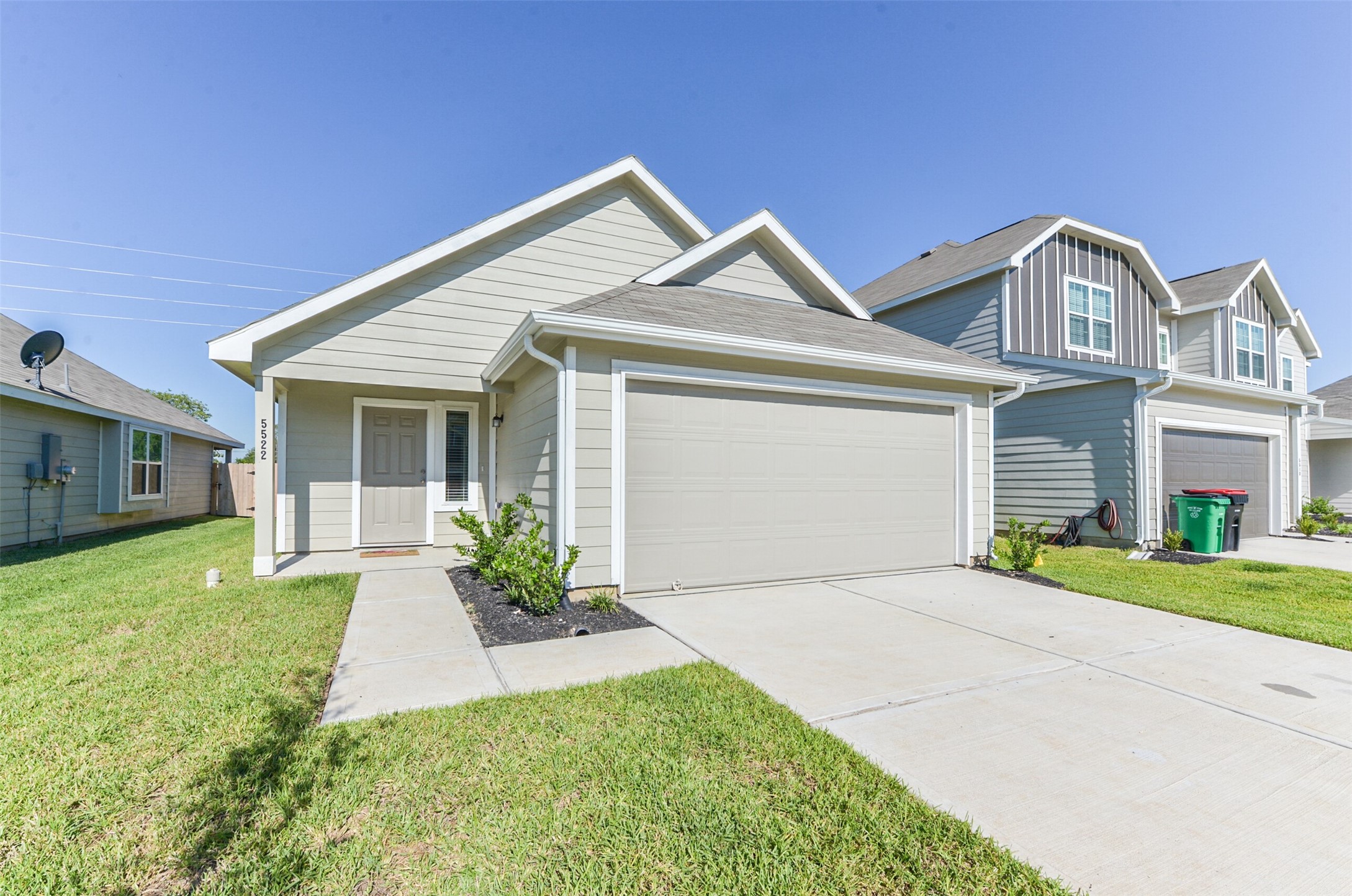 5522 Briana Dee Drive Rosharon, TX 77583 - Photo 4 of 37 a front view of a house with a garden and yard