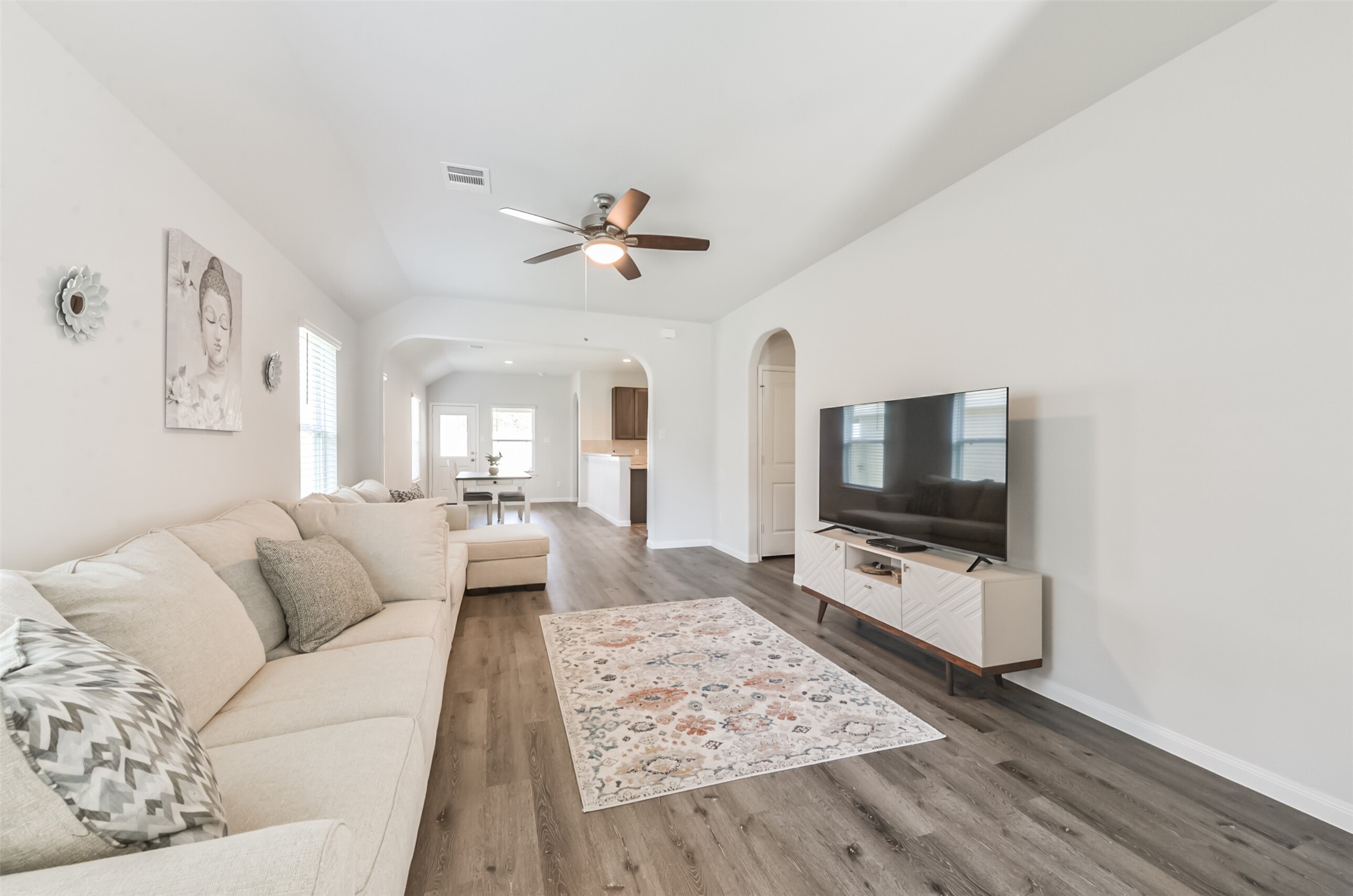 5522 Briana Dee Drive Rosharon, TX 77583 - Photo 8 of 37 a living room with furniture and a flat screen tv
