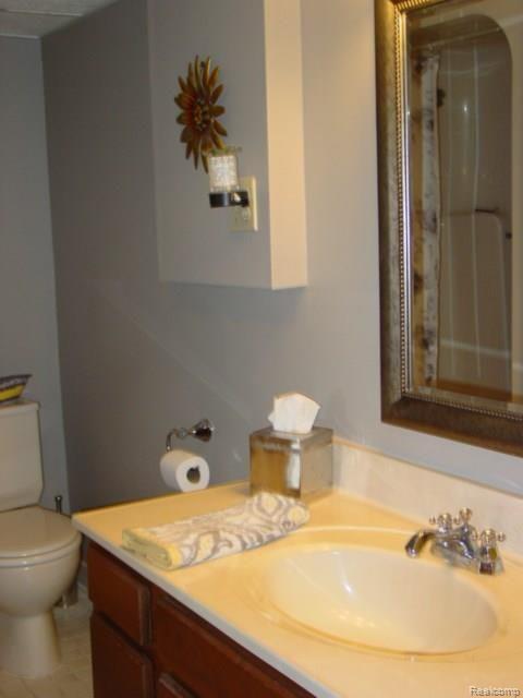 12085 Torrey Road Fenton, MI 48430 - Photo 14 of 24 2nd Full Bath.jpg