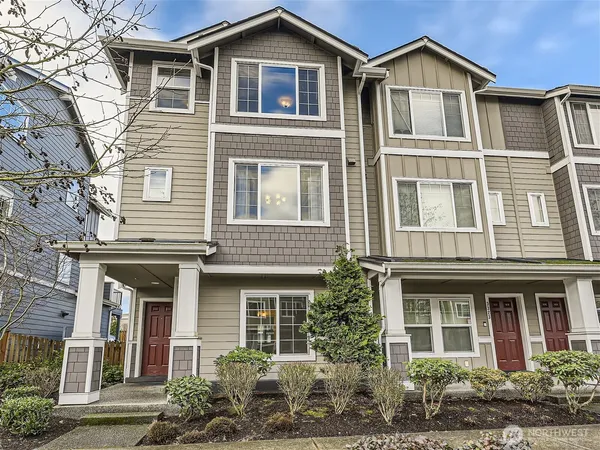 $3,199 | 3325 30th Drive, Everett, WA 98201