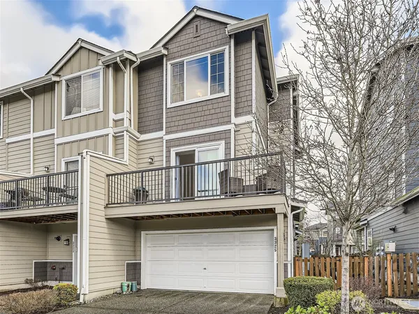 $3,199 | 3325 30th Drive, Everett, WA 98201
