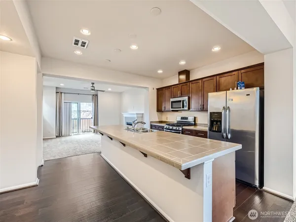 $3,199 | 3325 30th Drive, Everett, WA 98201