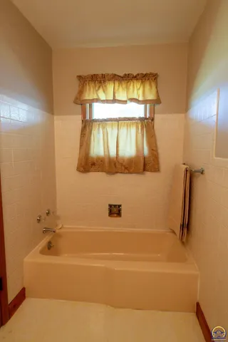 $325,000 | 2209 Highway 54, Piqua, KS 66761